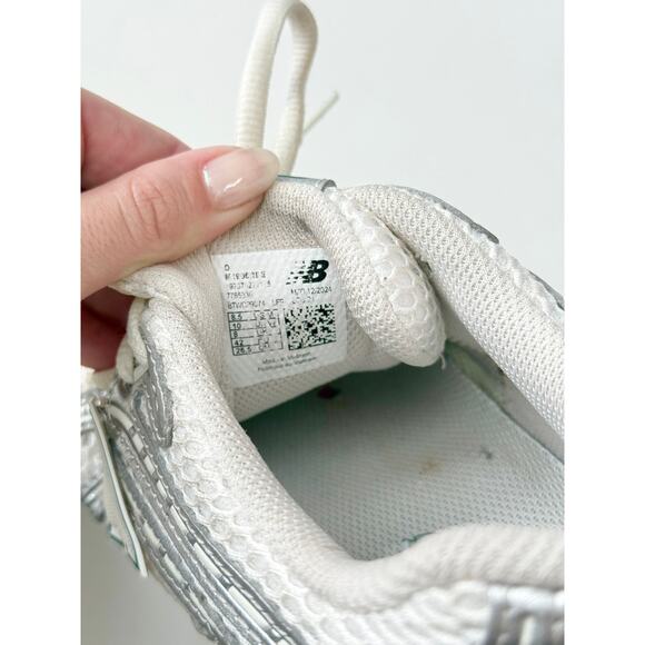 New balance 1906r white and green tennis shoes - size 10W - Picture 2 of 5